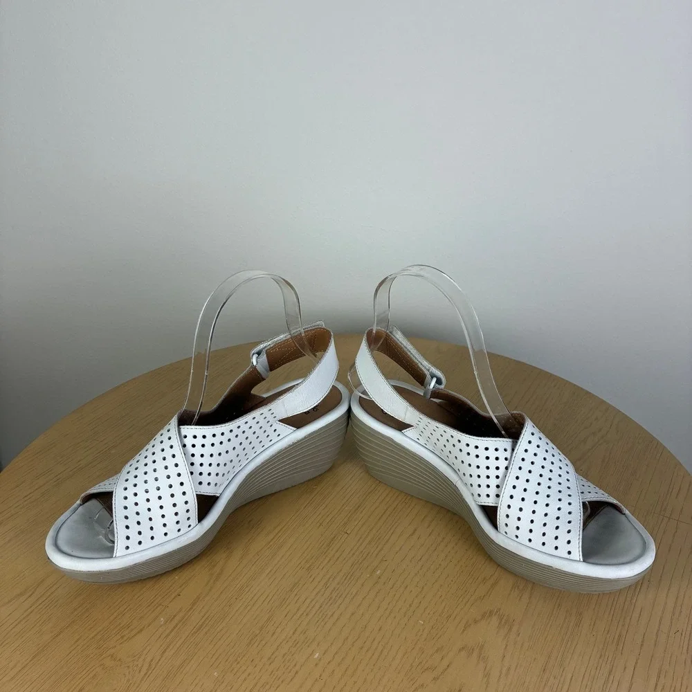 Clarks Reedly Variel Wedge Sandal Women's 7 Perforated Peep Toe Summer Comfort